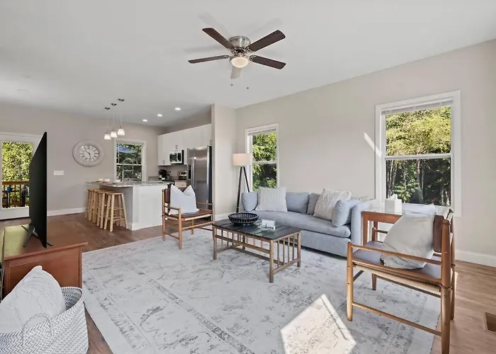 Water,Power,Wifi- 10 Min To Downtown Avl