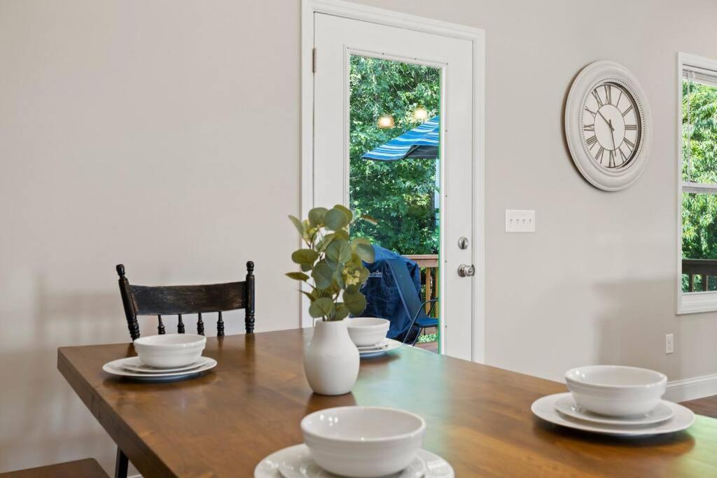 Water,power,wifi- 10 Min To Downtown Avl Holiday home *