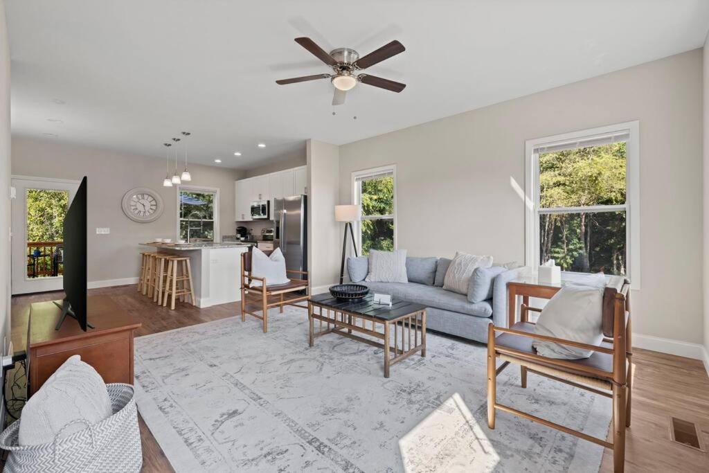 Holiday home Water,power,wifi- 10 Min To Downtown Avl Asheville
